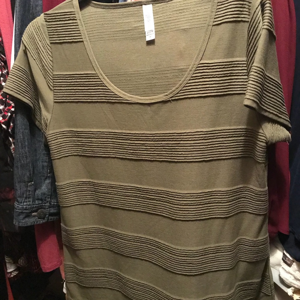Lularoe classic tee size medium